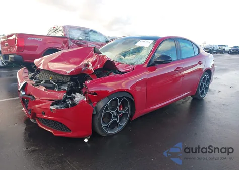 2022 Alfa Romeo Giulia Veloce Awd z USA, uszkodzony, nr VIN ZARFANBN8N7659770
